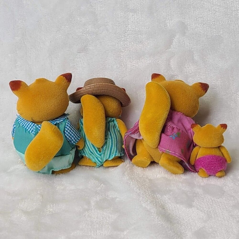Lot of 7 Flocked Toy Figurines Lil Woodzeez Fox Honey Bee Acres Unicorn Family - Picture 7 of 12